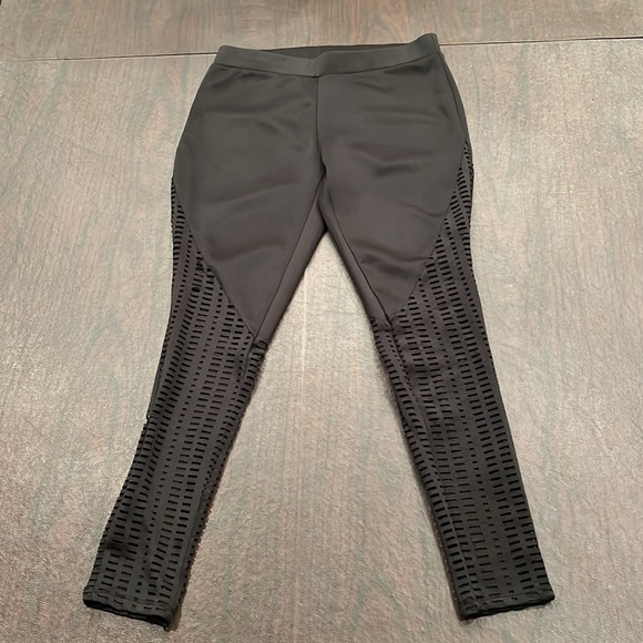 Material Girl Black Leggings - Picture 2 of 4